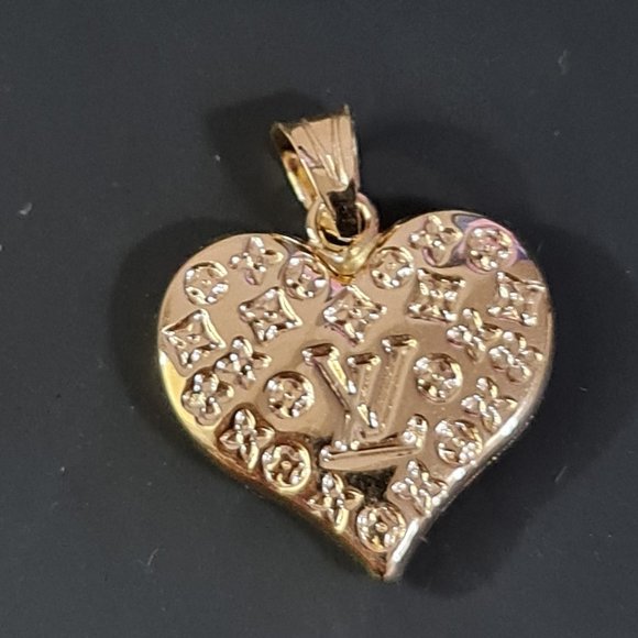 Heart shape gold pendant
